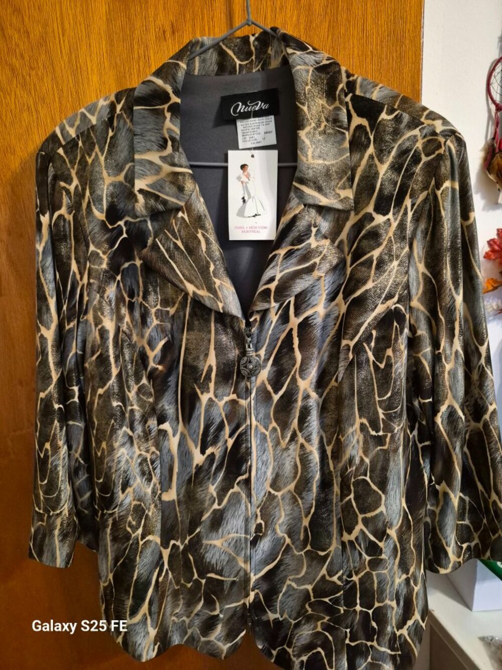 VERY NICE PIECE MAGNIFIQUE TOP AVEC DE LA CLASSE, SATIN INTÉRIEUR, DOUX, 12 ANS